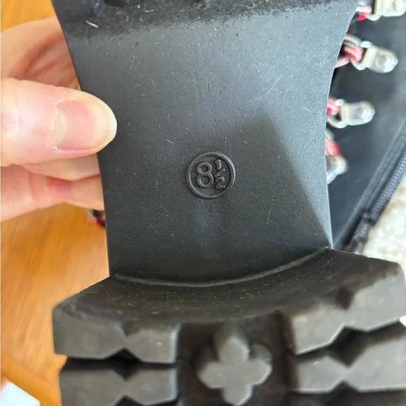 Universal Thread Black and Cream Women's Lace-Up Combat Boots, size 8.5 - Picture 7 of 9